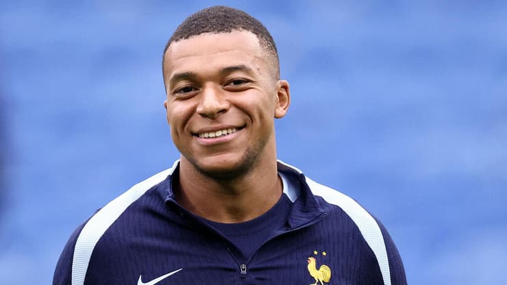 לא מוותר. אמבאפה (צילום: FRANCK FIFE / AFP) אמבאפה