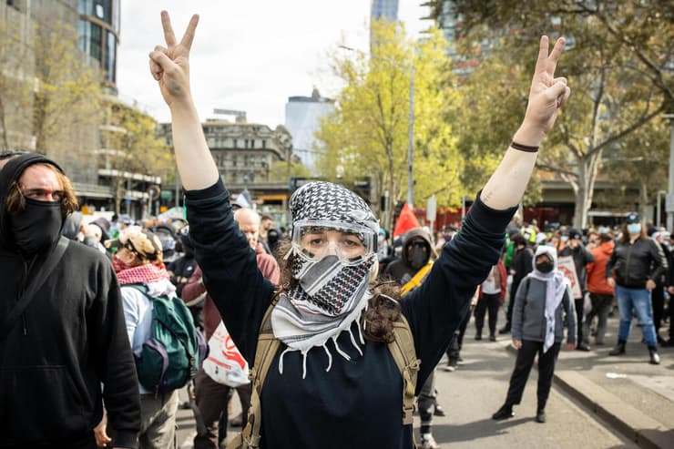 המארגנים ציפו ל-25 אלף משתתפים, רק 1,200 הגיעו. עם כאפייה במלבורן (צילום: Darrian Traynor/Getty Image) אוסטרליה מלבורן מהומות מפגינים נגד ישראל