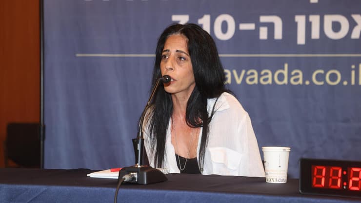 עינב צנגאוקר מול חברי הוועדה. רוב העדויות מפלחות את הלב השבור לחתיכות עוד יותר קטנות (צילום: יריב כץ) עינב צנגאוקר בוועדת החקירה האזרחית לאסון 7 באוקטובר