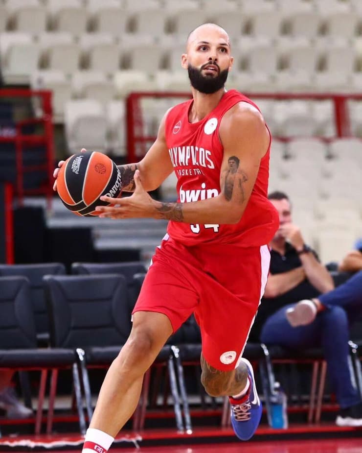 אוון פורנייה שחקן אולימפיאקוס