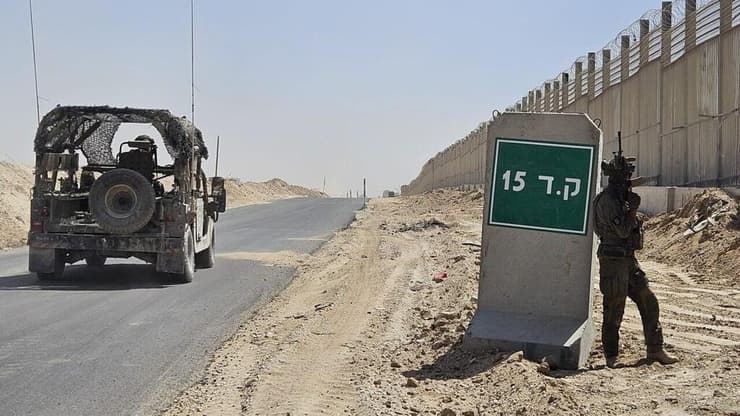 עם כוחות אוגדה 162 בשכונת תל אל-סולטאן, רפיח (צילום: יואב זיתון) עם כוחות אוגדה 162 בשכונת תל אל סולטאן, רפיח