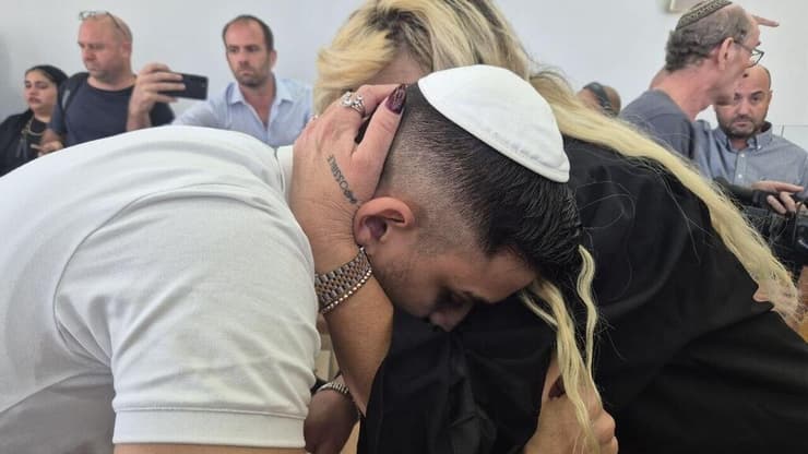 הנאשם ליעד אדרי ועו"ד שירה ניר