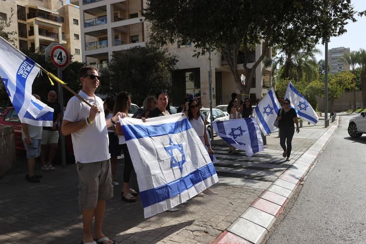 שרשרת דגלים לכבודו של רב סמל דניאל אלוש ז"ל