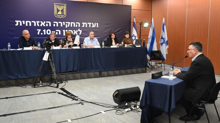 גדעון סער מעיד בפני הוועדה. "באו שלושה ראשי ממשלה, שני שרי ביטחון, אנשים מהקבינט, אלופים בצבא" (צילום: יאיר שגיא) גדעון סער מעיד בפני ועדת החקירה האזרחית לאסון 7 באוקטובר