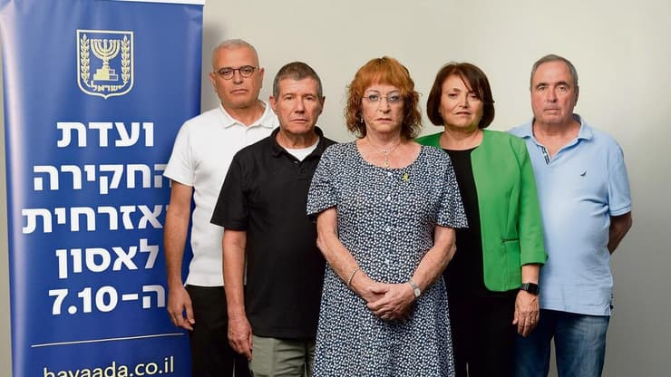 חברי הוועדה. "לוועדה שלנו באמת אין שיניים, אבל אני לא מבטלת את זה לגמרי, אני אולי מצמיחה שיניים למישהו" (צילום: יונתן בלום) חברי ועדת החקירה האזרחית לאסון 7 באוקטובר (מימין): שלמה אהרונישקי, יהודית גריסרו, היו"ר ורדה אלשיך, איל בן ראובן ורפי בן שטרית