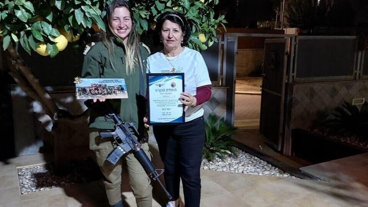 הענקת תעודת הוקרה מטעם גדוד 7666 על פעילותם של מתנדבי "באים לטוב" באופקים