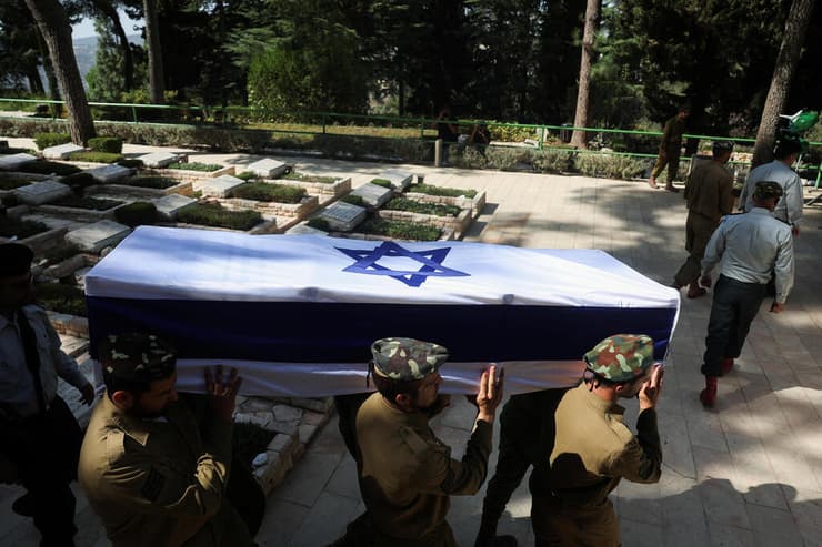 הלווייתו של סמ"ר גרי גדעון הנגהאל ז"ל (צילום: REUTERS/Ronen Zvulun) הלווייתו של סמ"ר גרי גדעון הנגהאל ז"ל