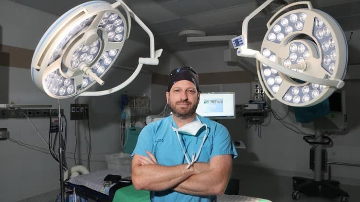 ד״ר רודניצקי כירורג ראשי של הקומנדו