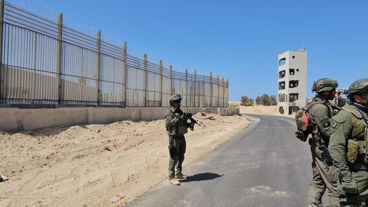 צילום: יואב זיתון עם כוחות אוגדה 162 בשכונת תל אל סולטאן, רפיח