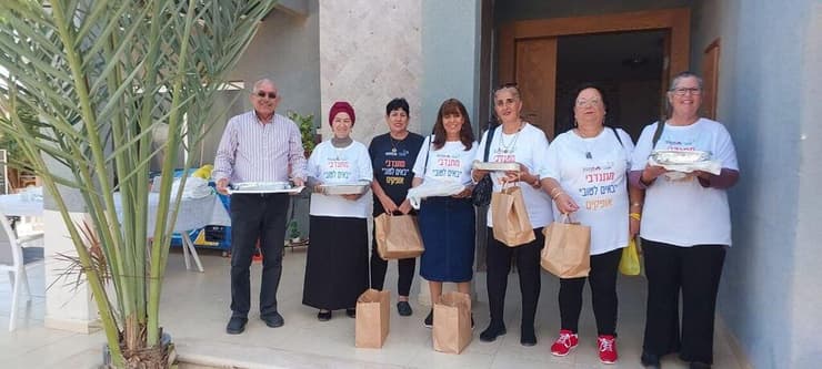 מתנדבי "באים לטוב" יוצאים עם משלוחים עבור משפחות שכולות