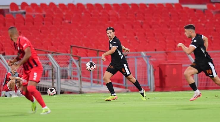 עומר שירזי עם הכדור