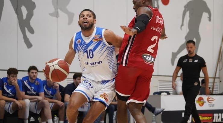 קנדל מקולום מול מאט קולמן (מכבי קבוצת כנען רמת גן) קנדל מקולום מול מאט קולמן