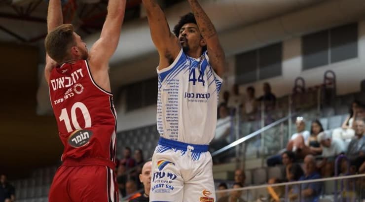 רוברטו גאלינט מול דניאל רוזנבאום (מכבי קבוצת כנען רמת גן) רוברטו גאלינט מול דניאל רוזנבאום