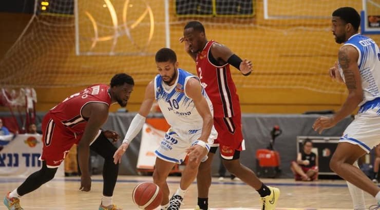 קנדל מקולום (מכבי קבוצת כנען רמת גן) קנדל מקולום