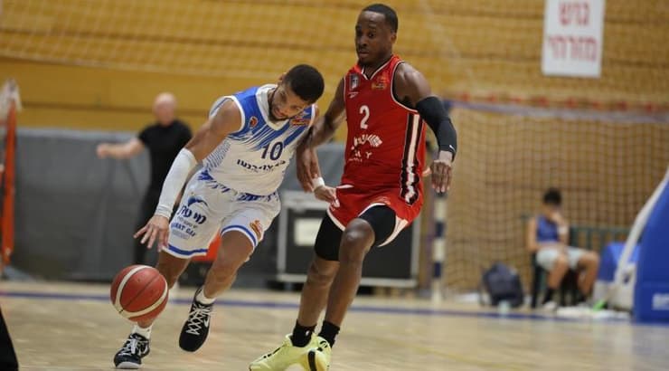 קנדל מקולום (גיא ביטמן, מכבי קבוצת כנען רמת גן) קנדל מקולום