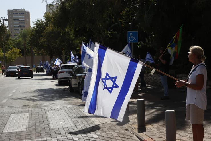 שרשרת דגלים לכבודו של רב סמל דניאל אלוש ז"ל