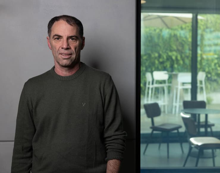 ניצן ליפשיץ, אביו של סמ"ר לביא ליפשיץ ז"ל. "בחג הזה צריך לעצור, לא חגיגות אלא הרכנת ראש" (צילום: עוז מועלם) ניצן ליפשיץ, אביו של סמ"ר לביא ליפשיץ ז"ל