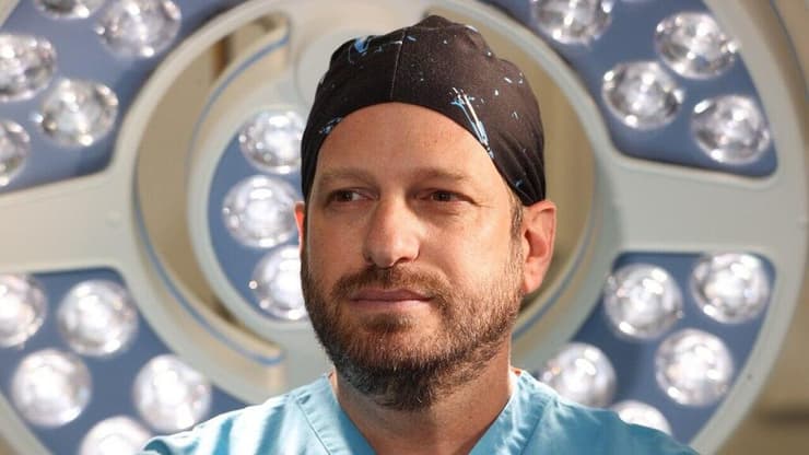 ד״ר רודניצקי כירורג ראשי של הקומנדו