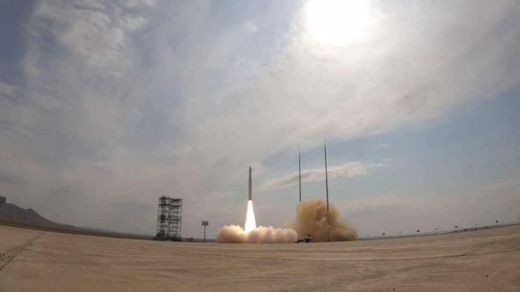 תיעוד משיגור לוויין שרמן-1 על ידי משגר חלל טיל של משמרות המהפכה, שפרסמה התקשורת באיראן