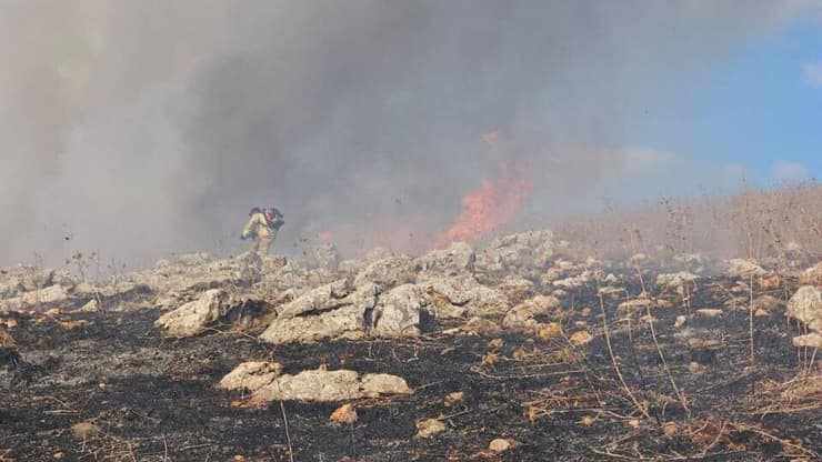 שריפות בקיבוץ עמיעד בעקבות נפילות רקטות שנורו מלבנון