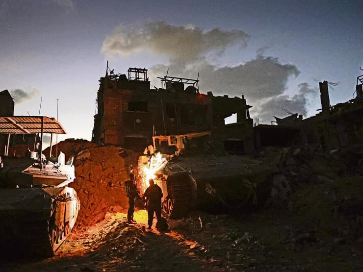 “יצרנו כוחות משימה שמורכבים מכוח מיוחד ומכוח מתמרן". כוחות בפעולה בעזה (צילום: דנה קופל) yk14068291