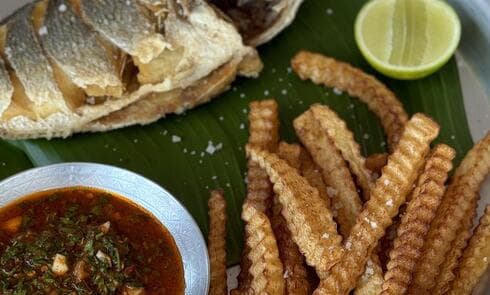 פיש אנד צ'יפס ברוטב צ'רמלה