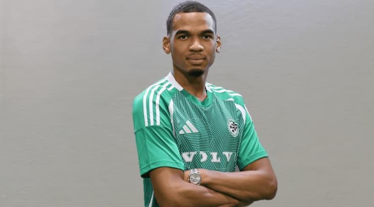 עכשיו הוא ירוק. קסנדר סברינה (צילום: האתר הרשמי של מכבי חיפה) עכשיו הוא ירוק. קסנדר סברינה