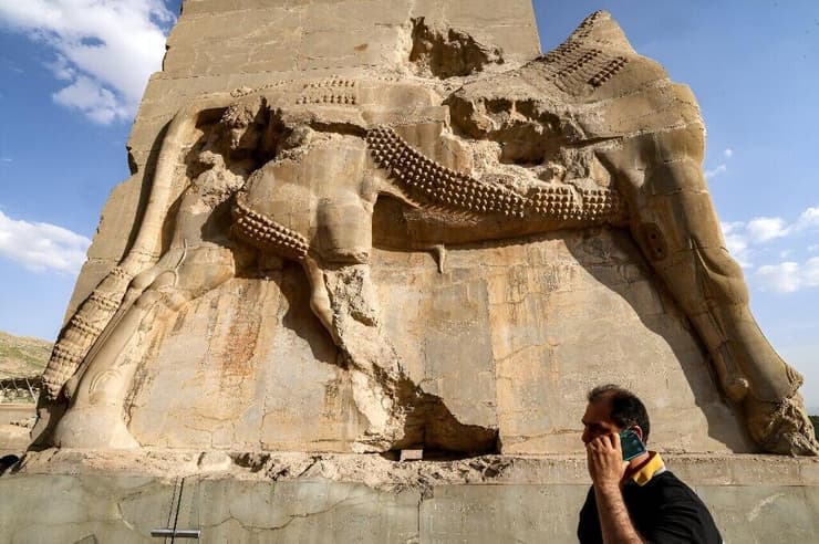 אחד השרידים העתיקים של פרספוליס, שמאוים מפני חזזיות