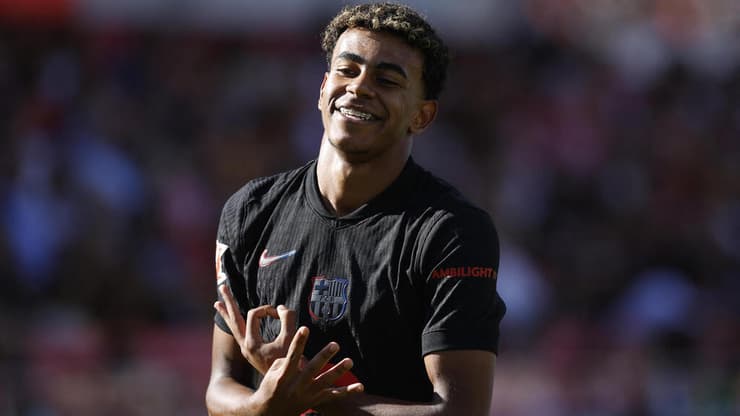 רק בן 17. ימאל (צילום: REUTERS/Albert Gea) ימאל