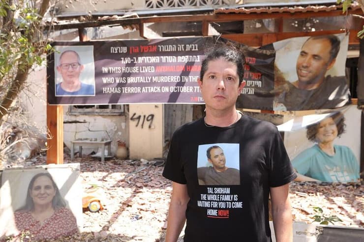 יובל הרן בשכונת הזיתים בקיבוץ בארי שנפגעה קשה בטבח ה-7.10