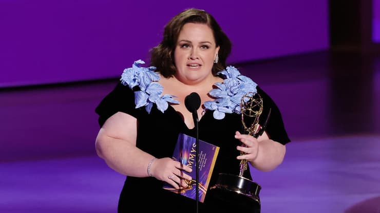 ג'סיקה גאנינג בטקס האמי ה-76