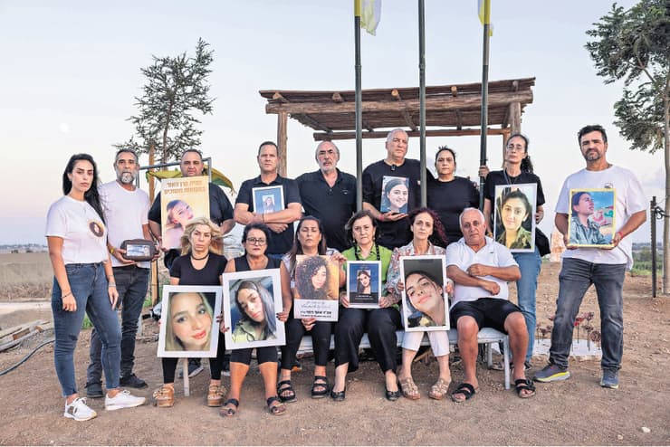 משפחתו התצפיתניות שנפלו במוצב נחל עוז ב-7.10