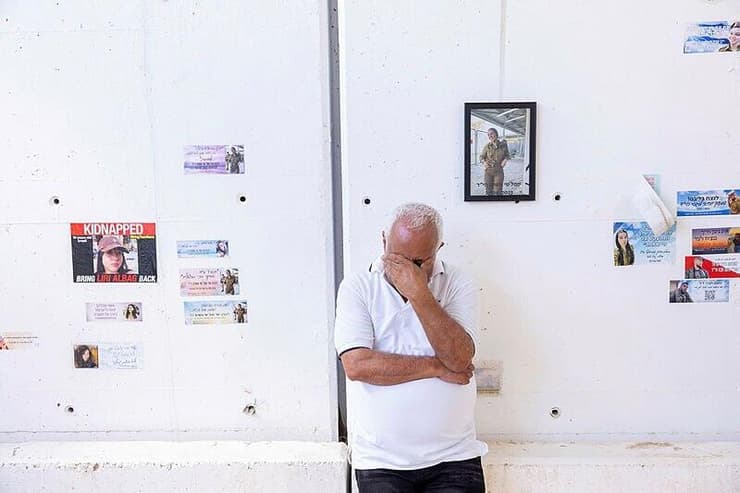 שנה אחרי טבח השבעה באוקטובר משפחות התצפיתניות שנרצחו בנחל עוז חוזרות לבסיס - שנה למלחמה