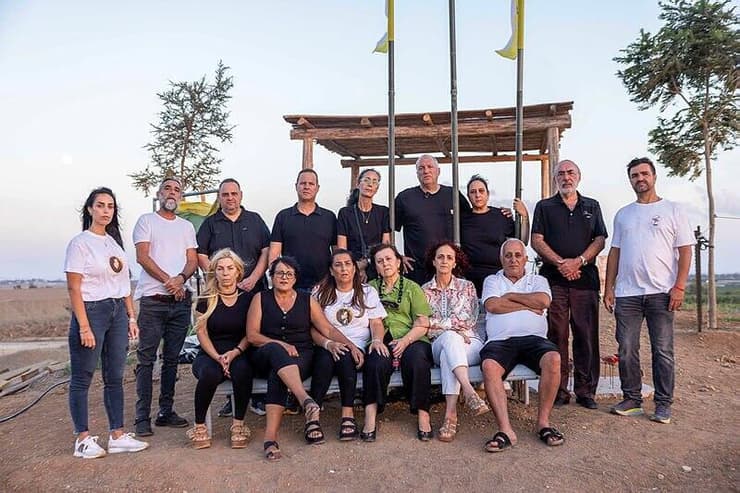 שנה אחרי טבח השבעה באוקטובר משפחות התצפיתניות שנרצחו בנחל עוז חוזרות לבסיס - שנה למלחמה