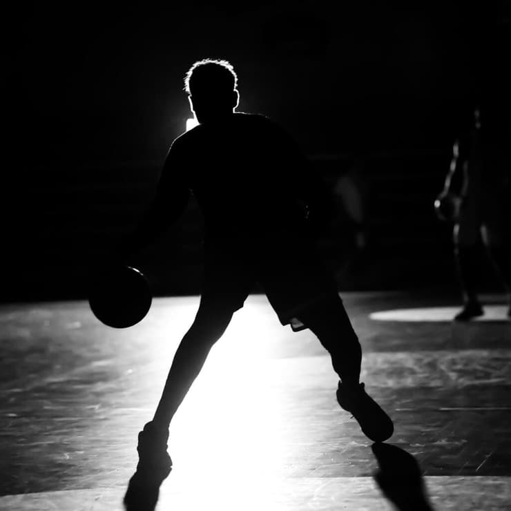 שחקן מכבי עירוני ר"ג אדם אריאל