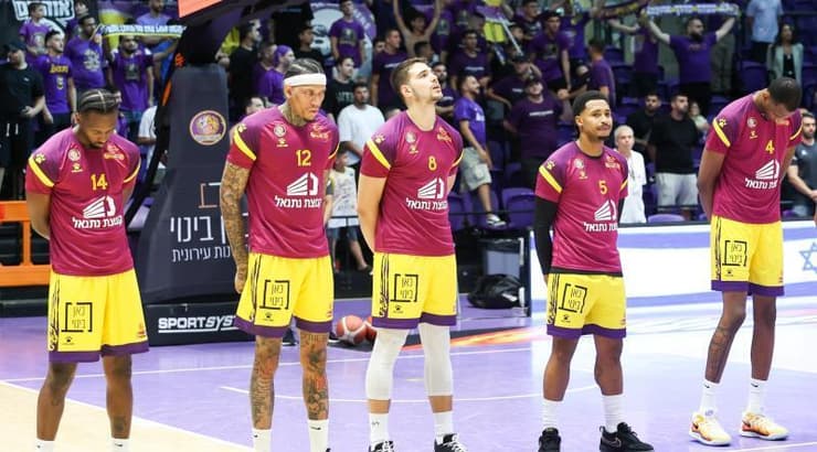 שחקני הפועל חולון