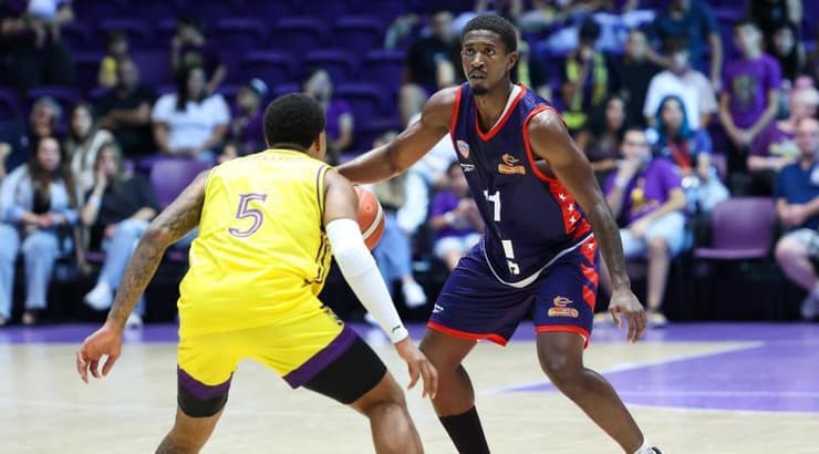 דריל מורסל מול ג'יילן אדאמס