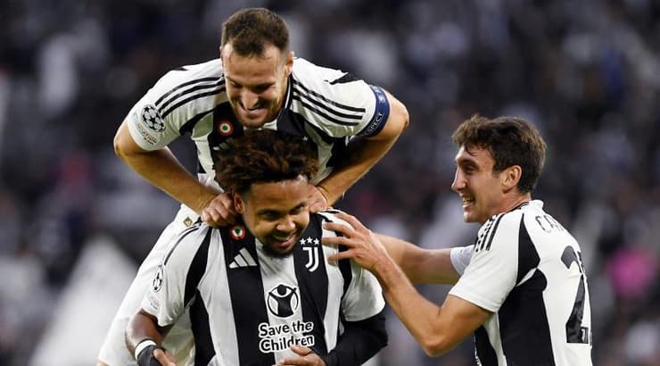 ווסטון מקיני חוגג