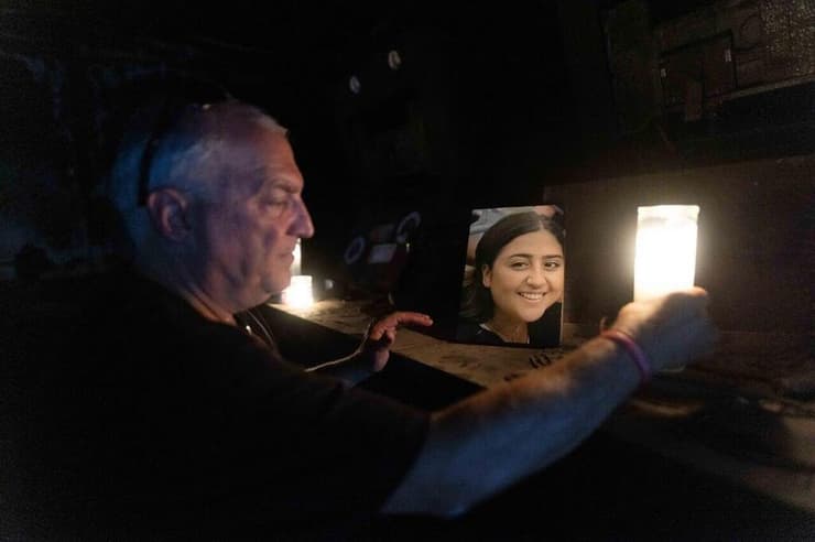 אביה של רוני אשל התצפיתנית