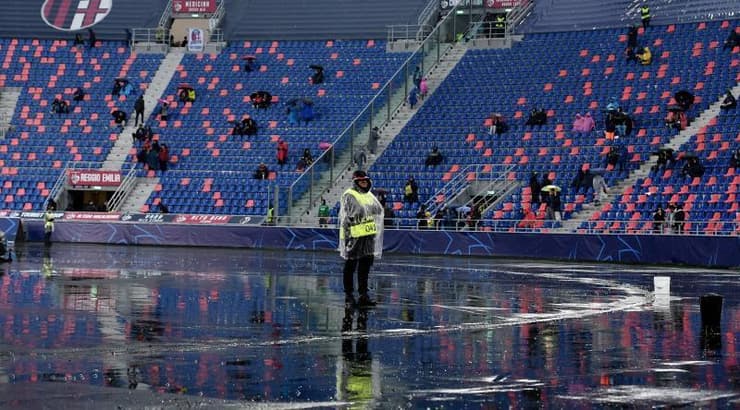 גשם בלתי פוסק באצטדיון של בולוניה