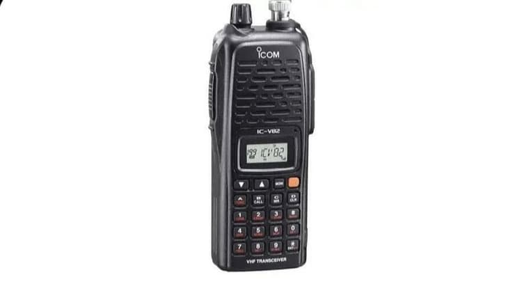 מכשיר קשר מסוג icomv82 