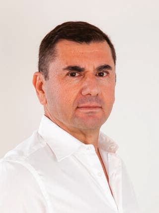 ג'וליאן סטרוסטה