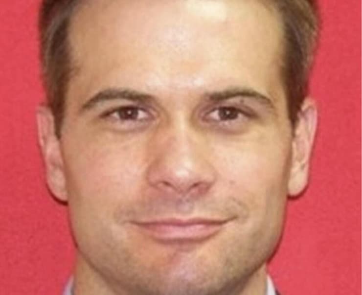 בריאן ג'פרי ריימונד מרגל ב CIA תקף מינית עשרות נשים