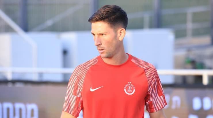 גוני נאור מתחמם