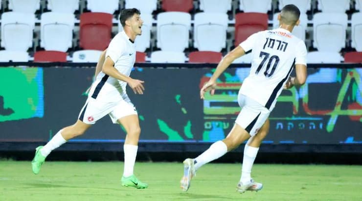 סתיו טוריאל חוגג