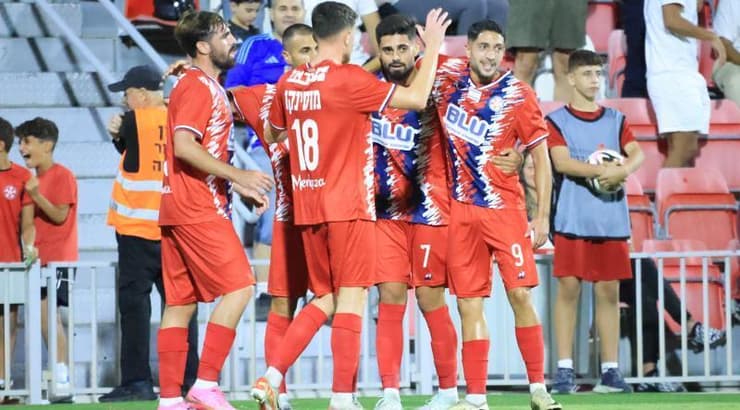 שחקני הפועל נוף הגליל חוגגים