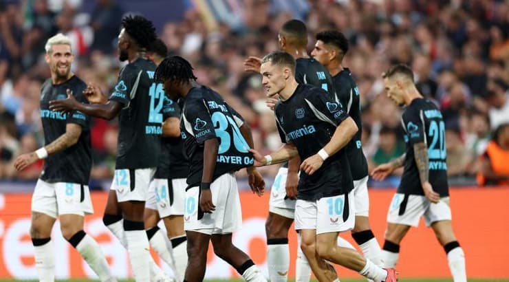 שחקני באייר לברקוזן חוגגים