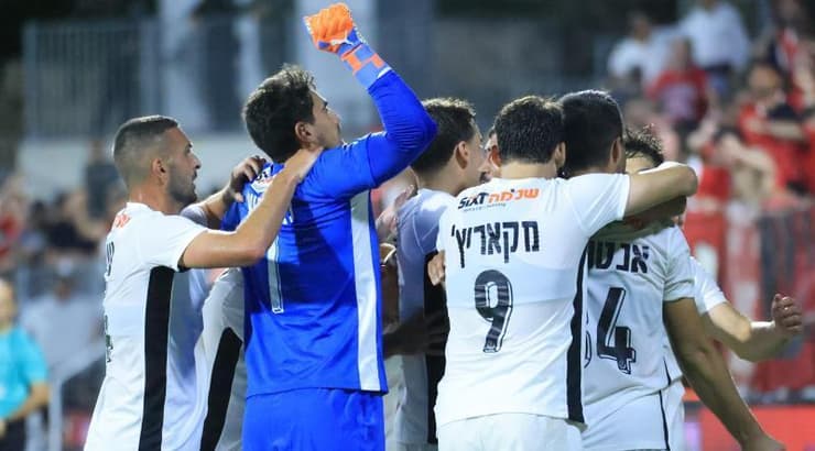 שחקני הפועל תל אביב מאושרים