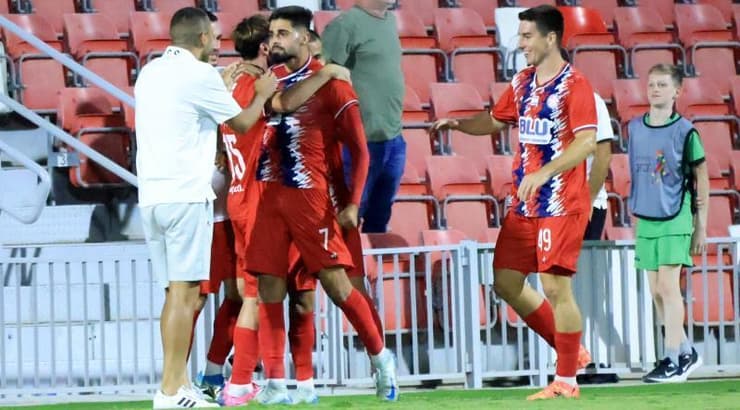 שחקני הפועל נוף הגליל מאושרים