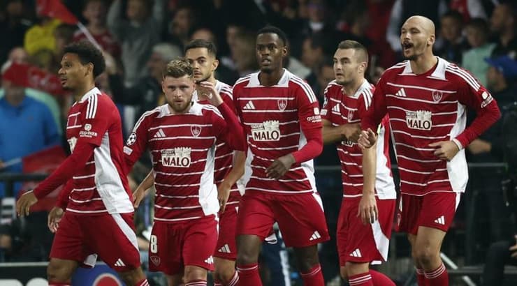 שחקני ברסט חוגגים